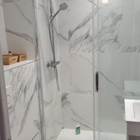 Joli 2 Pas Du Port, Clim Et Au Calme *