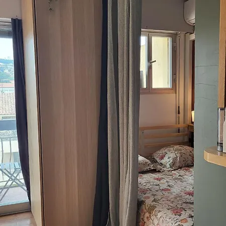 Joli 2 Pas Du Port, Clim Et Au Calme *