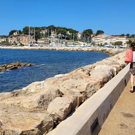 Joli 2 Pas Du Port, Clim Et Au Calme *